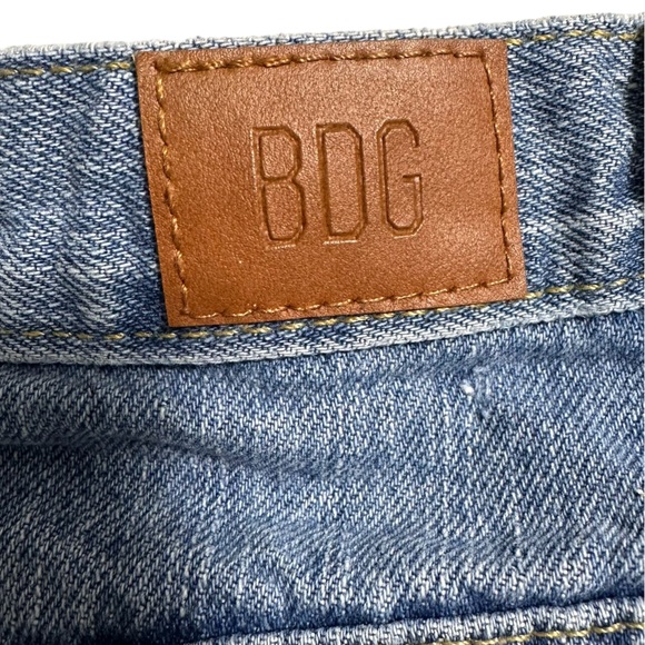 Urban Outfitters High-Rise Mom Jean Shorts - Size 30 - Picture 10 of 10